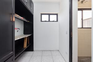 Image 42 - 925432
