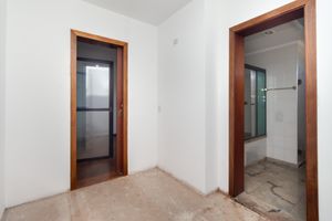 Image 23 - 925432