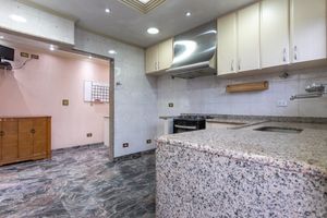 Image 21 - 925434