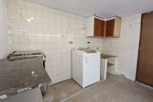 Image 34 - 925440