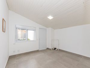 Image 38 - 925447