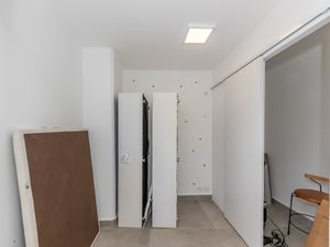 Image 33 - 925447