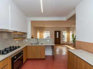 Image 8 - 925447