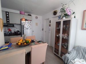 Image 3 - 925462
