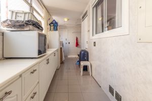 Image 25 - 925464