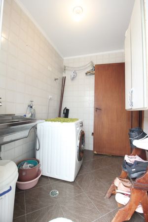 Image 33 - 925496