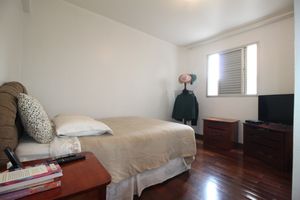 Image 11 - 925496