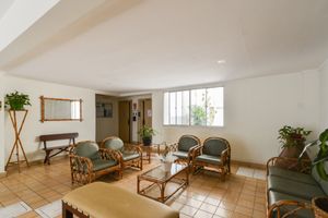 Image 24 - 925498