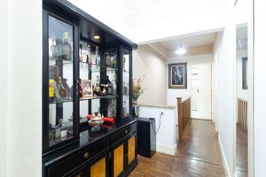 Image 19 - 925501