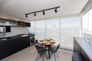 Image 17 - 925505
