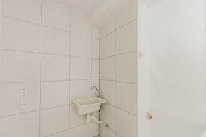 Image 19 - 925510