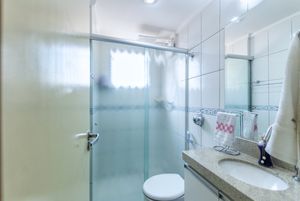 Image 19 - 925512