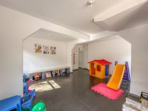 Image 33 - 925513