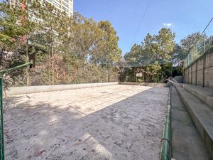 Image 37 - 925521