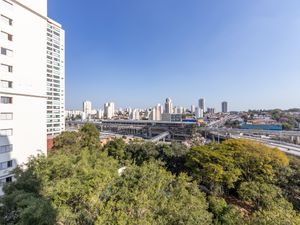Image 21 - 925521