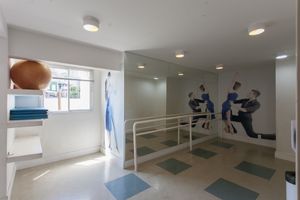Image 35 - 925527