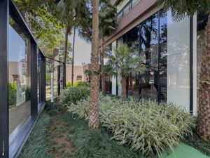 Image 10 - 925528
