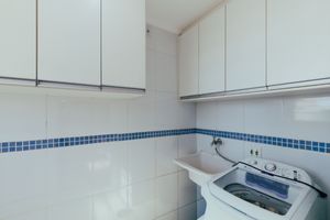 Image 22 - 925529