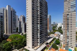 Image 35 - 925530
