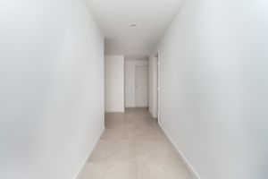 Image 34 - 925536