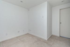 Image 30 - 925536