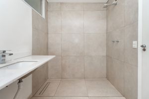 Image 15 - 925536