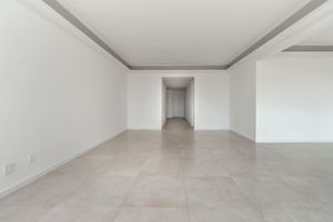 Image 7 - 925536