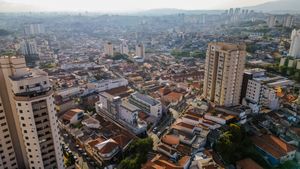 Image 11 - 925537