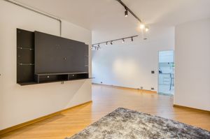Image 3 - 925545
