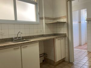 Image 4 - 925546