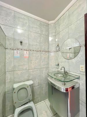 Image 33 - 925548