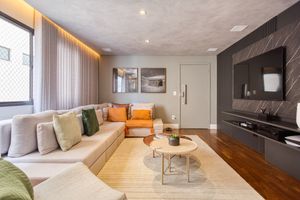 Image 32 - 925550