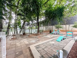 Image 35 - 925551