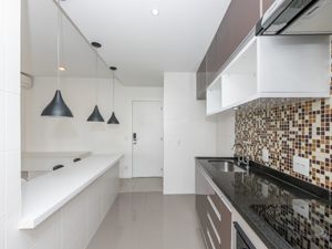 Image 12 - 925551