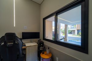 Image 17 - 925553