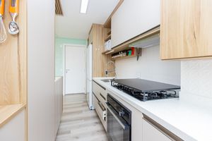 Image 19 - 925557