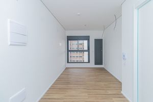 Image 20 - 925558