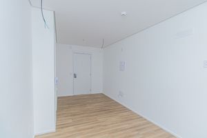Image 22 - 925558