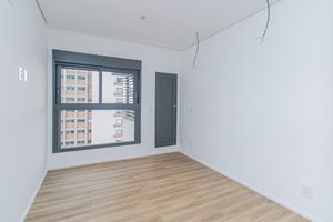 Image 21 - 925558