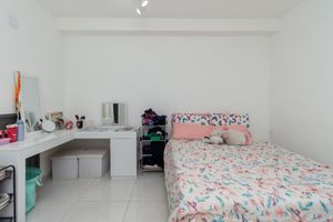 Image 22 - 925559