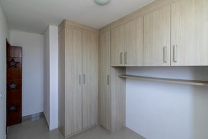 Image 15 - 925560
