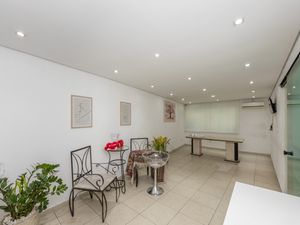 Image 33 - 925563