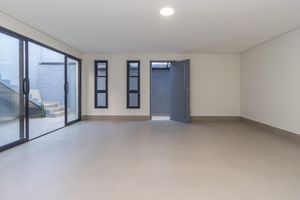 Image 32 - 925565