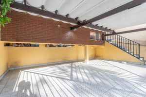 Image 1 - 925568