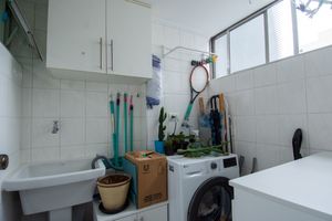 Image 22 - 925571