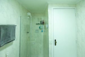Image 16 - 925571
