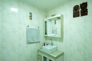 Image 13 - 925571