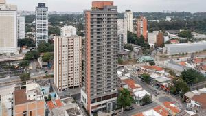 Image 36 - 925573