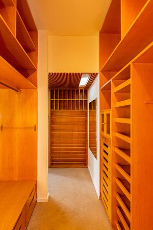 Image 32 - 925576
