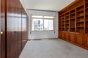 Image 19 - 925576